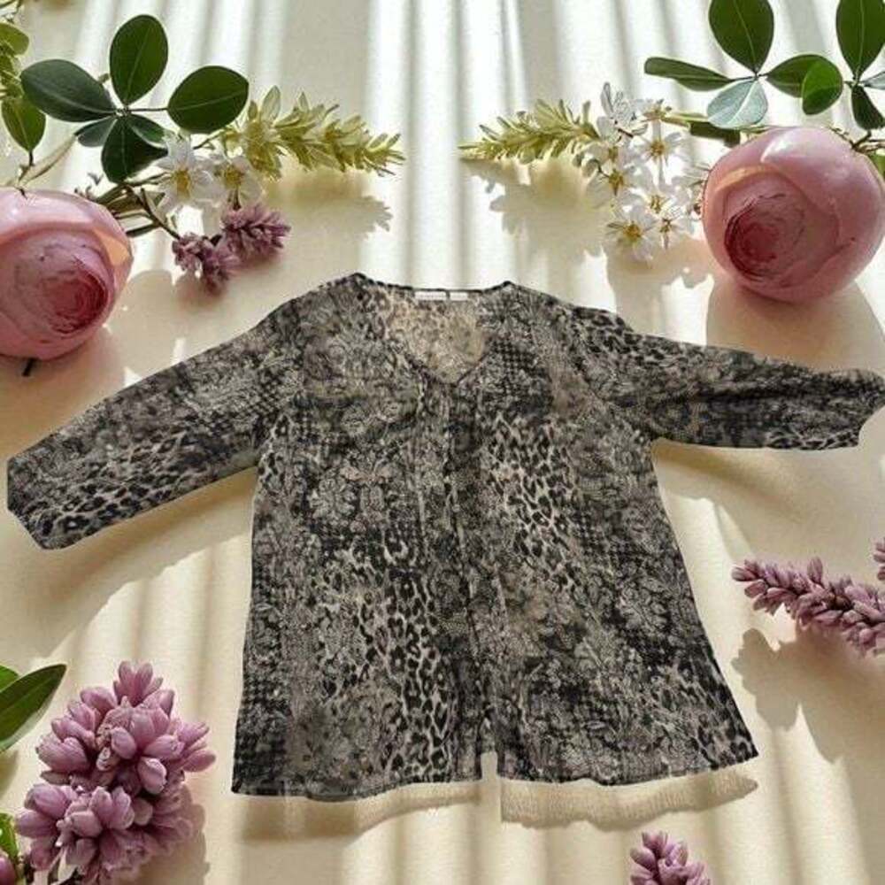 Liz Claiborne Black and White 3/4 Sleeve Graphic Blouse